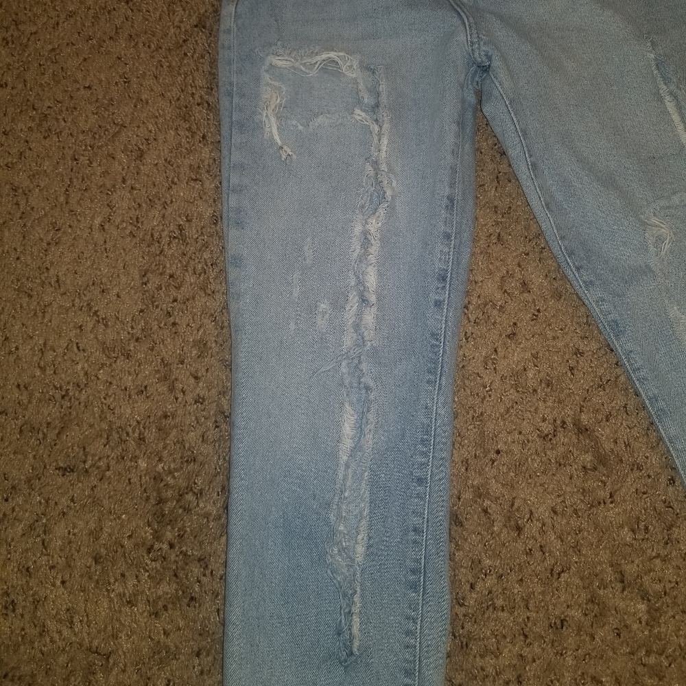 Distressed Jean's - Picture 3 of 6
